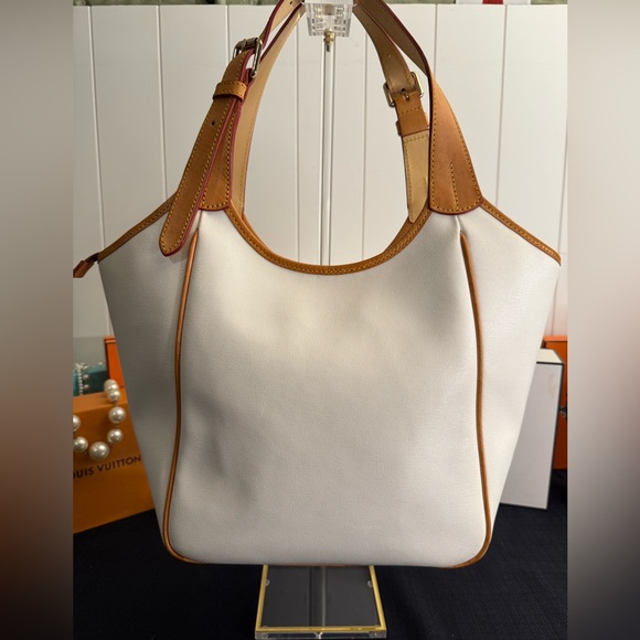 EUC Dooney & Bourke Maddie Saffiano Leather Shoulder Bag - Picture 3 of 11